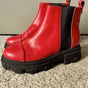 CALVIN KLEIN
Jeans Women's Lorine Chelsea Lug Sole Booties
Women's Shoes In Red